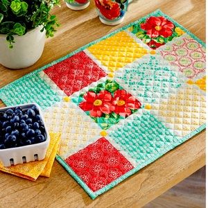 New! Pioneer woman set of 4 place mats